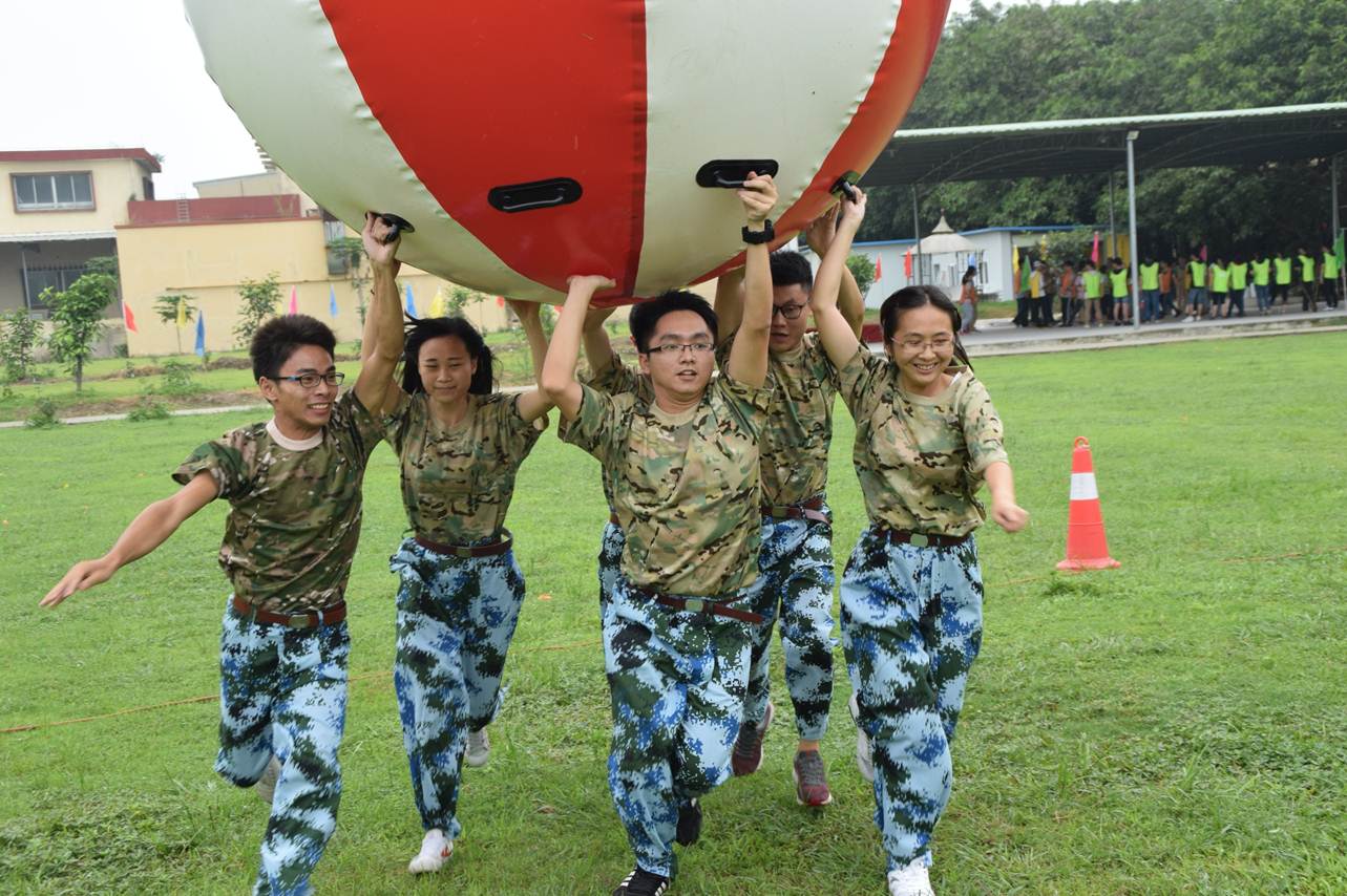 说明: F:\5月20日机电工程学院2017年学生素养户外拓展培训圆满结束\3、拓展活动之鸿运当头.jpg