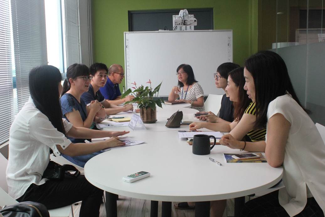 说明: F:\5.23 番顺中三校联盟图书馆服务与创新业务研讨会在德赢顺利召开\分小组讨论.jpg