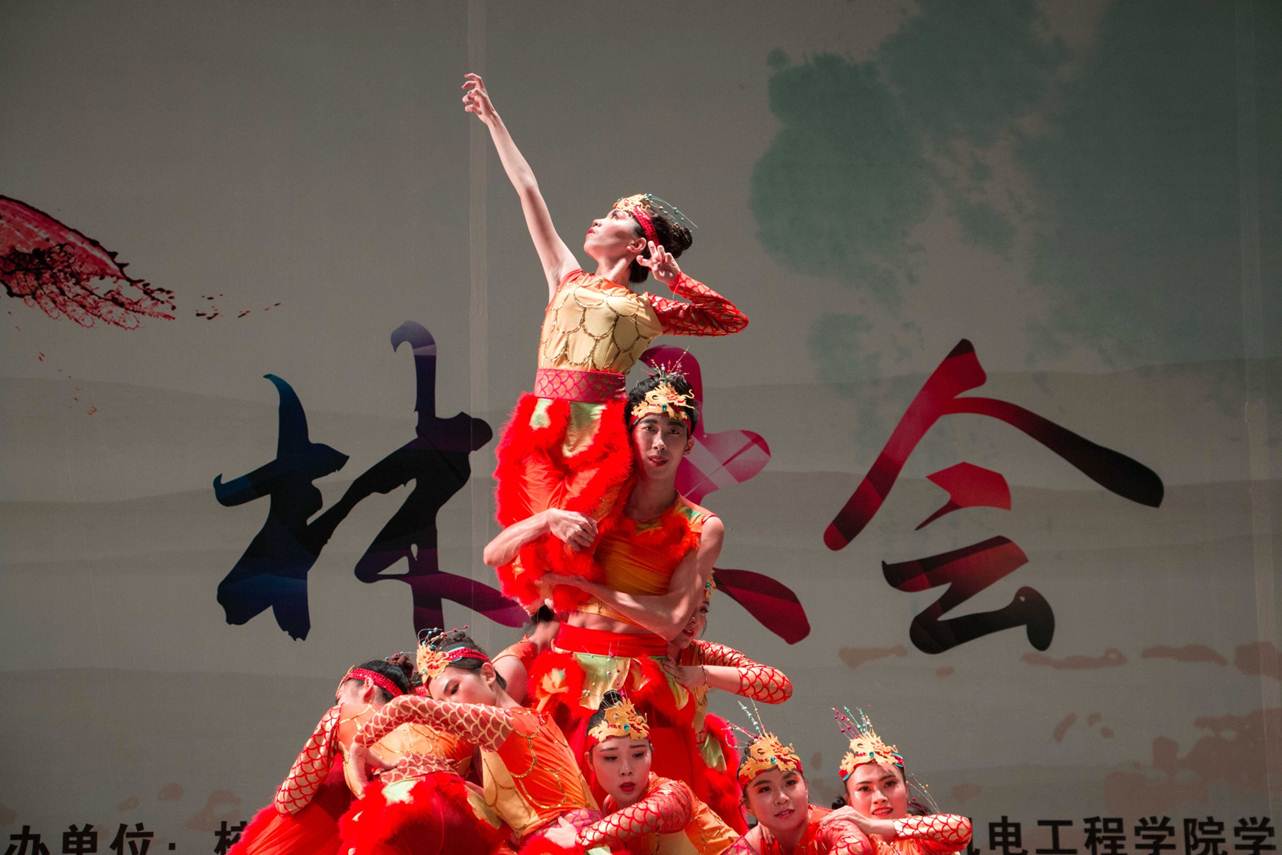 说明: F:\2017年5月24日青春起舞，梦想飞扬\4、龙腾四海.jpg