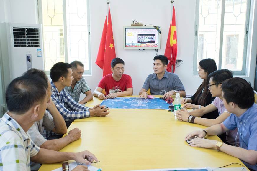 说明: F:\德赢师生到湛江开展“美丽乡村绘蓝图”——2017年南粤村庄（整治）规划调研活动\美丽乡村蓝图图片\1.村委座谈会.jpg