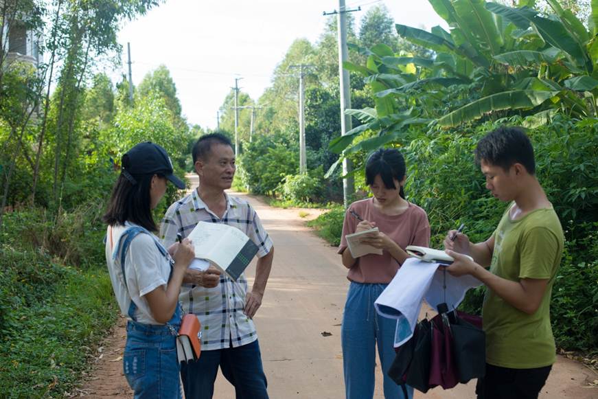 说明: F:\德赢师生到湛江开展“美丽乡村绘蓝图”——2017年南粤村庄（整治）规划调研活动\美丽乡村蓝图图片\3.村庄了解.jpg
