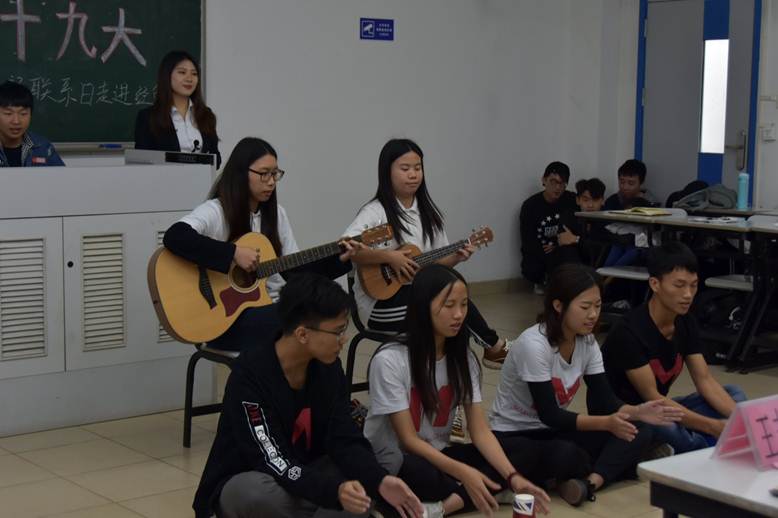 说明: F:\12月13日 经济管理学院举办团支部联系日活动\照片2.jpg