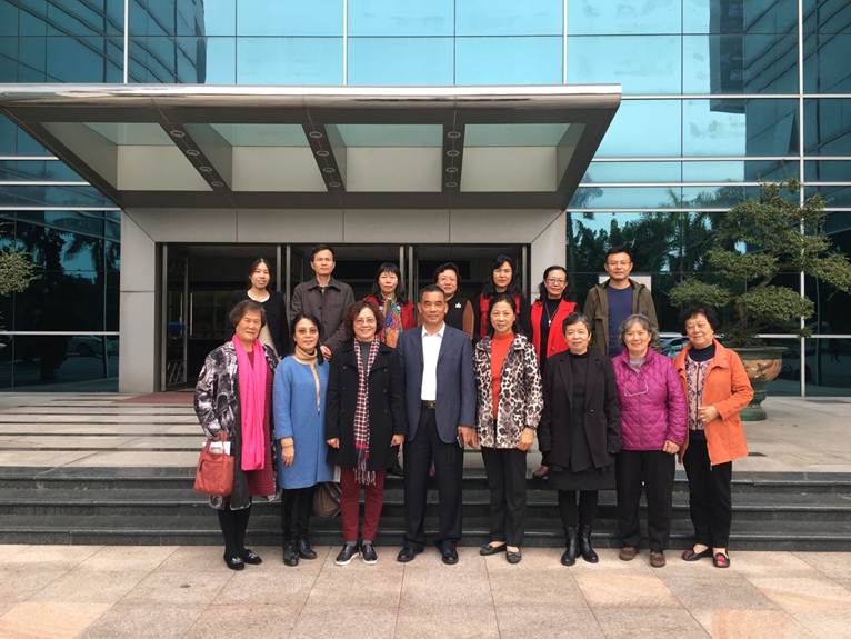 说明: F:\171215 工会 广东女子职业技术学院关工委来德赢学习交流新闻\2、合影.jpg