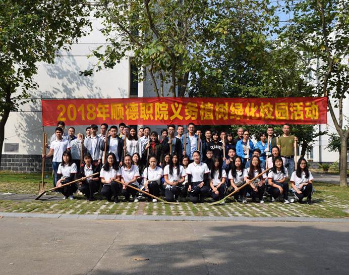 说明: 师生合影