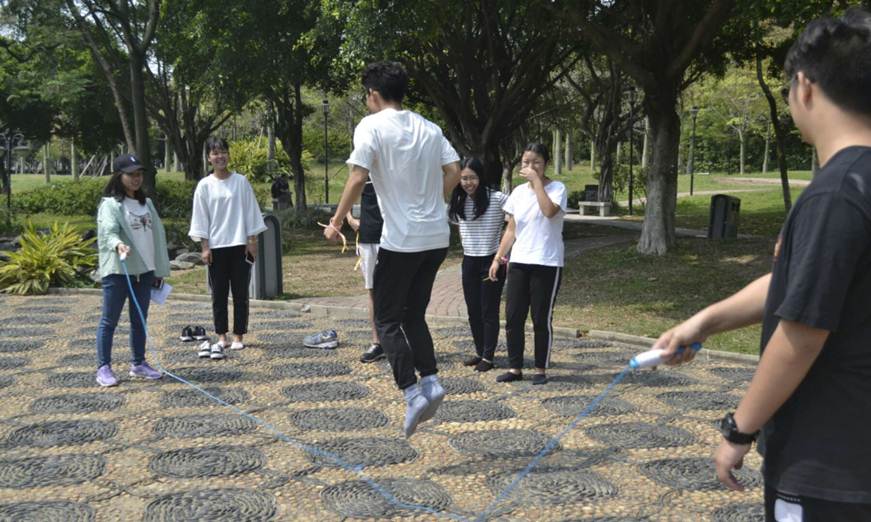 说明: D:\2018年新闻\3月31日 经济管理学院开展社团联合会户外拓展活动\活动照片（2）.jpg