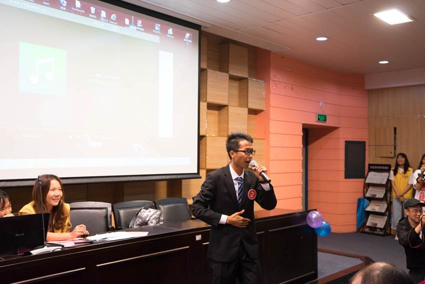 说明: D:\2018年新闻\2018年4月26日+点亮灯塔 青春启航——德赢第十八届大学生文化艺术节之超级演说家第四季决赛圆满落幕\选手风采.jpg