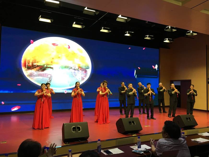 说明: D:\2018年新闻\180530 工会 德赢举办“传承民族经典 坚定文化自信”教职工葫芦丝协会汇报演出\4、现场.JPG