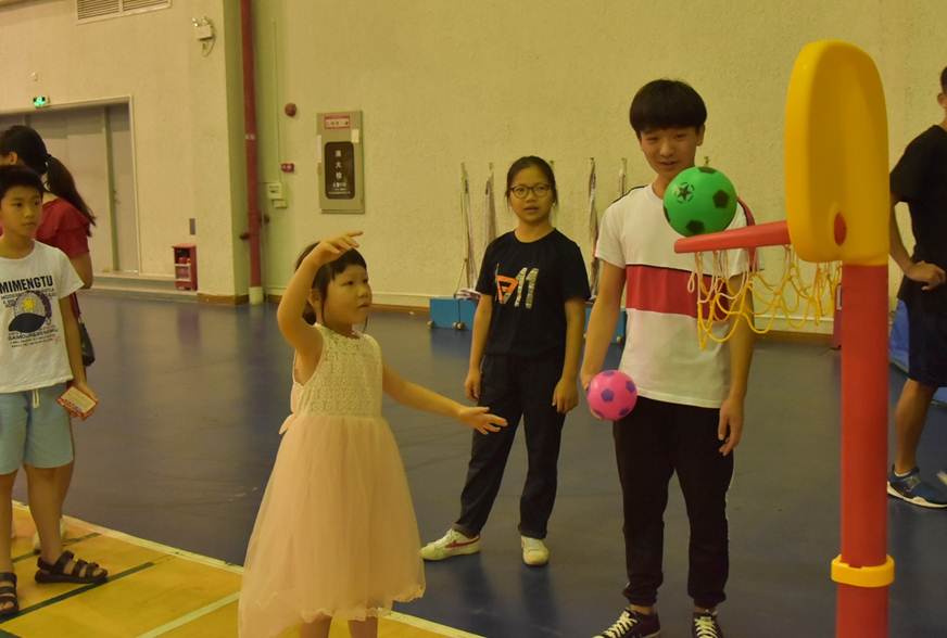 说明: D:\2018年新闻\180603工会 工会成功举办“快乐六一 亲子同乐”游园会新闻\11、现场.JPG