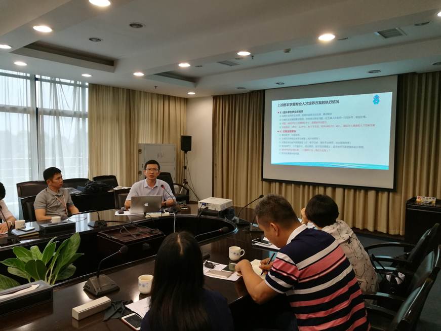 说明: D:\2018年新闻\6月8日 德赢召开“期中教学质量诊断与改进” 交流会\图片\二级学院代表汇报交流.jpg