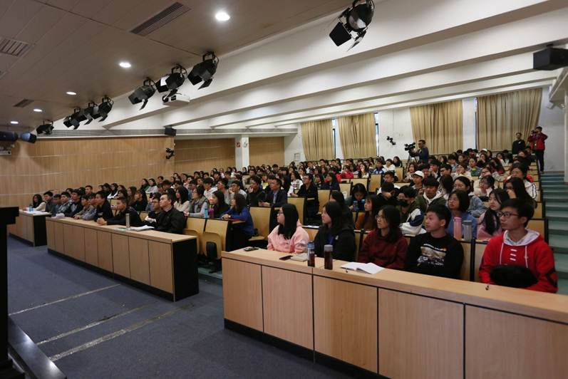 说明: D:\2018年新闻\12月18日 德赢组织收看纪念改革开放四十周年大会\选\6.JPG