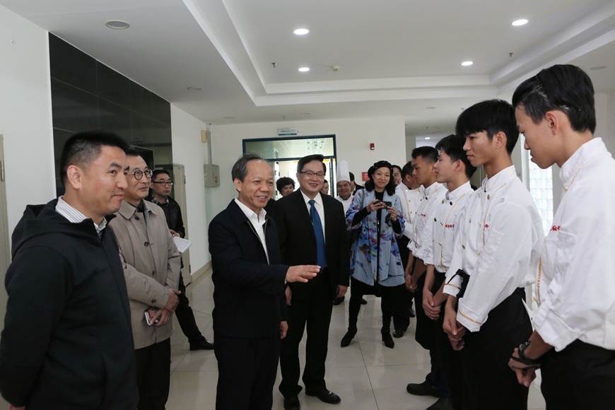 说明: D:\2019年新闻\1月19日 郭文海书记来德赢调研\选\9R4A8901.JPG