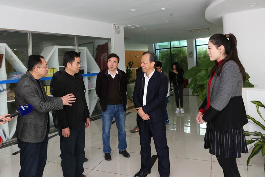 说明: D:\2019年新闻\1月19日 郭文海书记来德赢调研\选\3.JPG