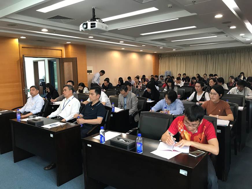 说明: F:\Users\Administrator\Desktop\Re_ 德赢行政二党总支召开换届选举党员大会-投学院要闻\会议现场.jpg