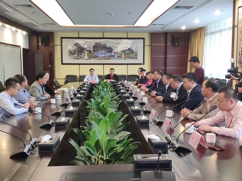 说明: D:\2019年新闻\4月2日 中国烹饪协会一行来访德赢\4月2日 中国烹饪协会一行来访德赢\座谈会.jpg