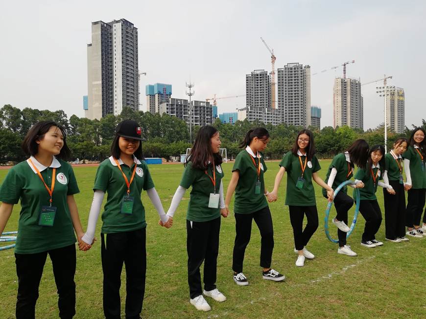 说明: D:\2019年新闻\4月10日 商学院心理健康月系列活动之“同心协力,和衷共济”班级团体活动顺利就行\游戏1.jpg