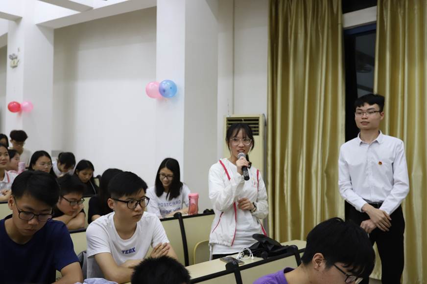 说明: D:\2019年新闻\4月10日 顺德职业技术学院第十一届商学院ERP沙盘大赛启动仪式顺利举行\IMG_3885.JPG