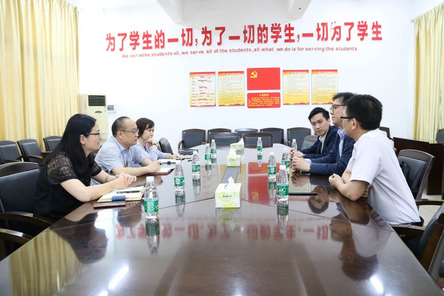 说明: D:\2019年新闻\4.30医药卫生学院与香港新世界发展有限公司组织召开校企合作共建养老基地和人才培养交流会\会议现场.JPG