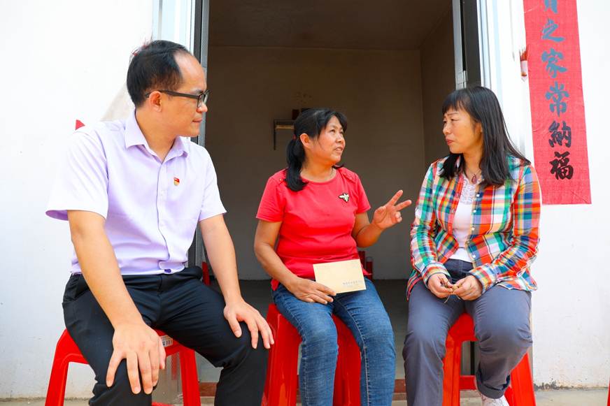 说明: D:\2019年新闻\20190512 “和母亲坐一坐”——学工部开展家庭经济困难学生走访\相片\微信图片_20190512170953.jpg