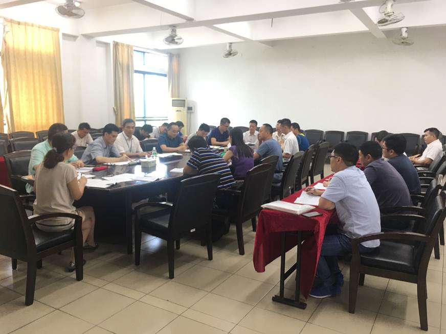 说明: D:\2019年新闻\5月15日学校党委副书记、纪委书记谭谦章到能源与汽车工程学院开展挂点包片督导工作，传达上级文件精神\会议现场.JPG