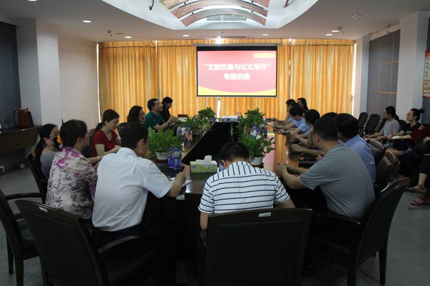 说明: D:\2019年新闻\图书馆成功举办“文献收集与论文写作”专题讲座\讲座现场2.JPG