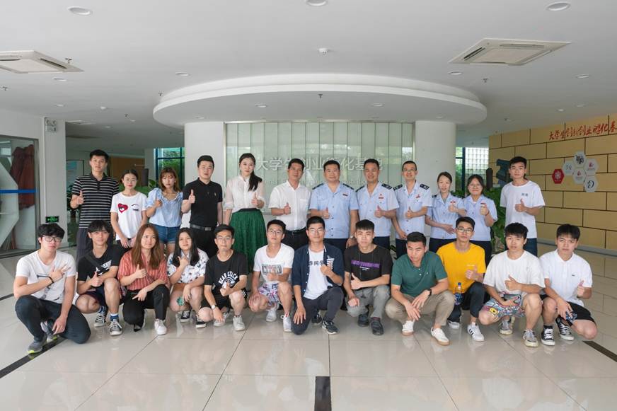 说明: D:\2019年新闻\互联网+校赛和税惠进校园\税惠校园，创业无优\微信图片_20190521093212.jpg