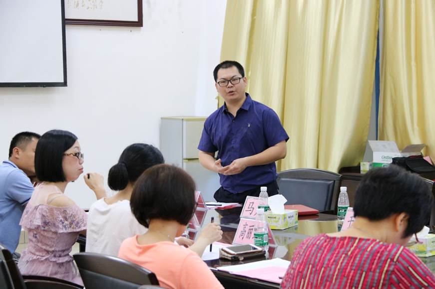 说明: D:\2019年新闻\6.17医药卫生学院顺利举办校友分会暨理事会成立大会\选举候选人发言.JPG