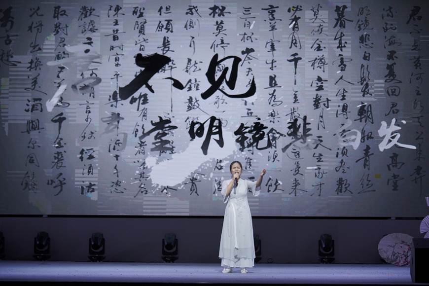 说明: D:\2019年新闻\2019人文学院文化艺术节新闻稿+图片\6.比赛现场二.jpg