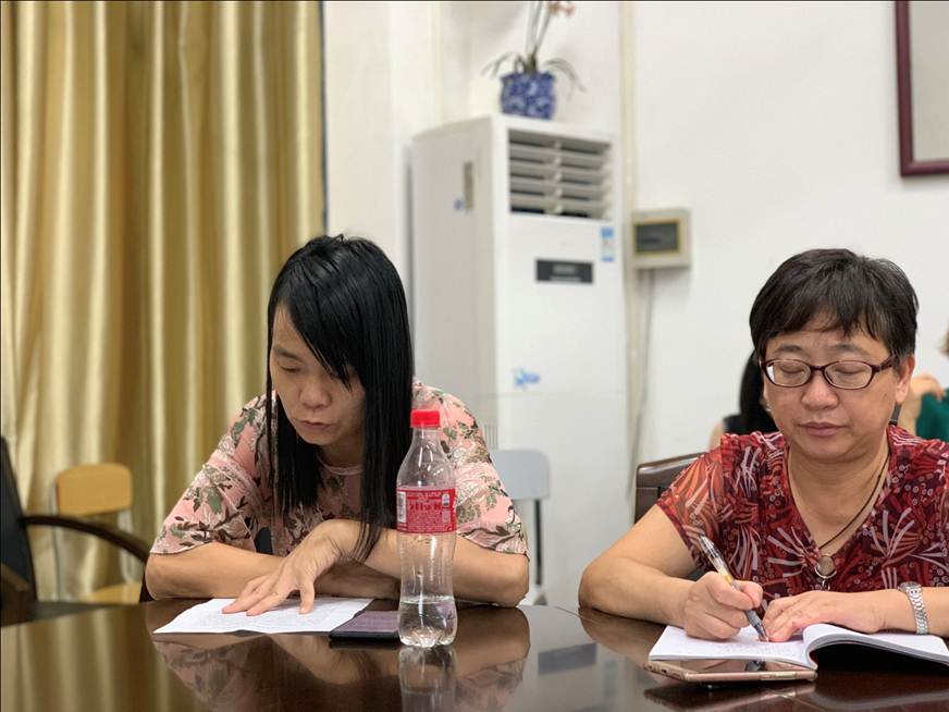 说明: D:\2019年新闻\2019.7.10+唤醒入党初心,激励担当作为——外语外贸学院召开党支部书记述职会议暨党员政治生日会\支部书记述职.jpg