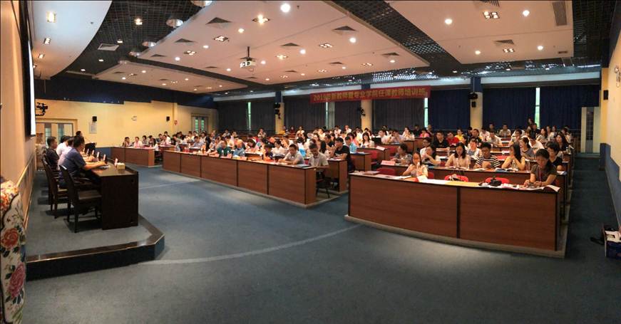 说明: D:\2019年新闻\德赢成功举办2019年新教师暨专业学院任课教师培训班\03培训现场.JPG