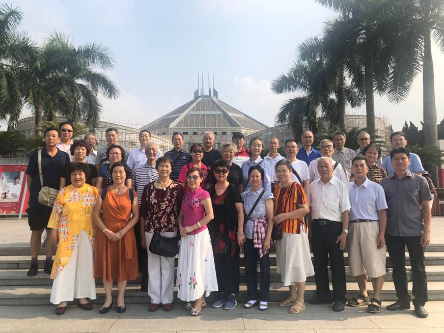 说明: D:\2019年新闻\190926 工会 不忘初心 以史为鉴——退休党总支到东莞海战博物馆参观学习\1、合影.jpg