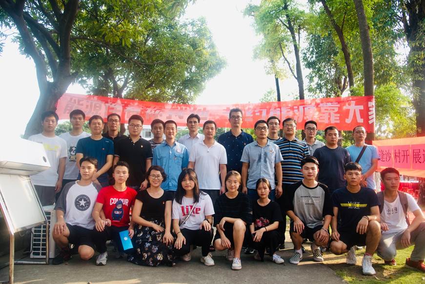 说明: D:\2019年新闻\10.11党群活动进社区 浓浓关爱暖人心——能源与汽车工程学院主题党群活动\能源志愿服务队.jpg