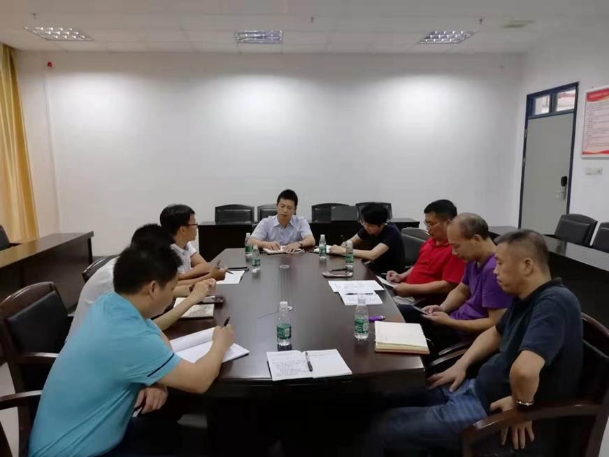 说明: D:\2019年新闻\智能学院主题教育调研新闻报道\杨院长与专业负责人座谈.jpg