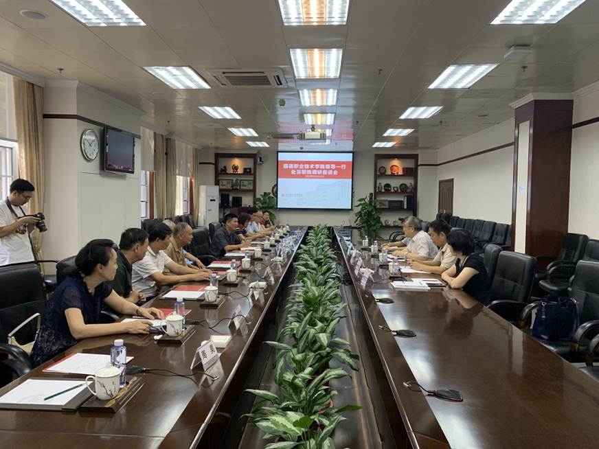 说明: D:\2019年新闻\191015 工会 德赢关工委成员赴深圳职业技术学院学习交流\1、交流.jpg