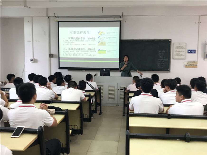 说明: D:\2019年新闻\智能制造学院加强专业学院学生思想政治教育\专业学院学生主题教育（梁銶琚职业技术学校）.jpg