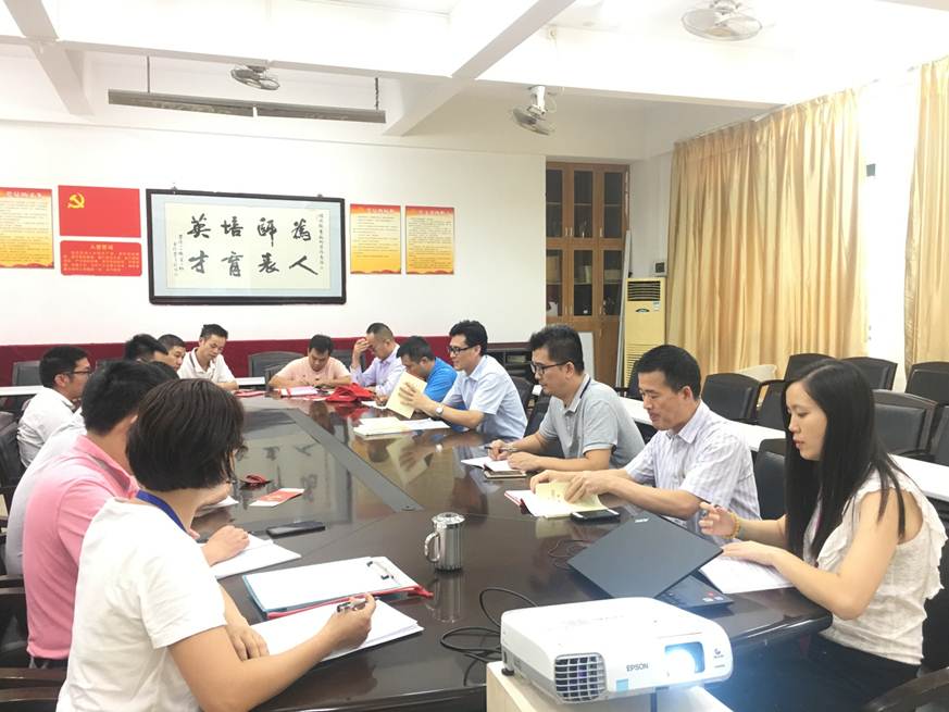 说明: D:\2019年新闻\10.23书记分享会\张斌书记分享中.JPG