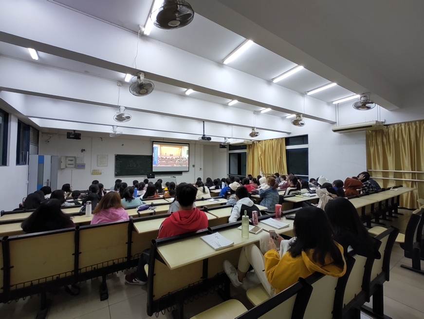 说明: D:\2019年新闻\医药卫生学院宪法日学习情况\2.jpg